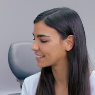 A female dentist talking to a female patient about Ivoclar's Professional Teeth Whitening product range